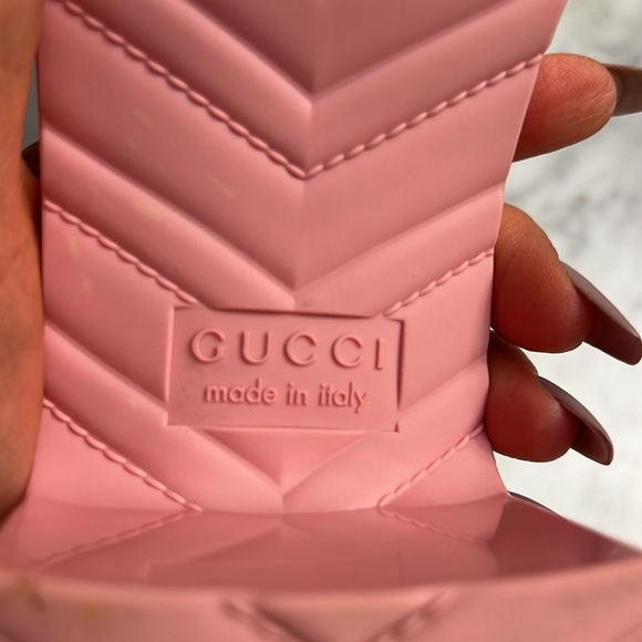 Authentic GUCCI
Pink Rubber Slide Heeled Sandals bloggers favorite - Picture 14 of 16